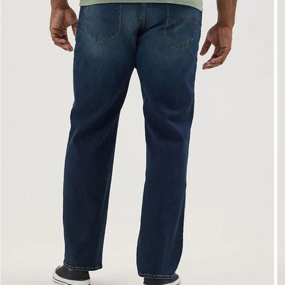 665 NWT Men's Extreme Motion Relaxed Straight Jean Size 46x32  Dark Convoy - Picture 2 of 8